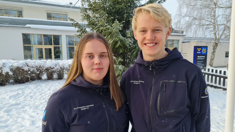 Josefine Enqvist och Alfons Peterson under en av träffarna på Bosön i Stockholm.